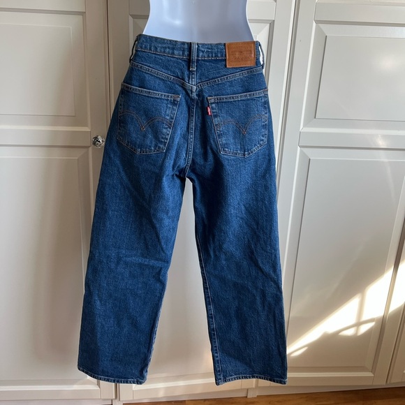 Levi's Premium Ribcage Straight Size 28 Medium Wash. Color is Georgie - Picture 8 of 15